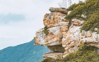 深圳版“马尔代夫”“济州岛”走红 与其东奔西走 不如平替旅游神奇的特效